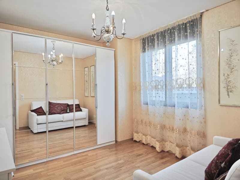 Lugano, Sorengo: Ampio appartamento in tranquilla zona residenziale, 5.5 locali (2)