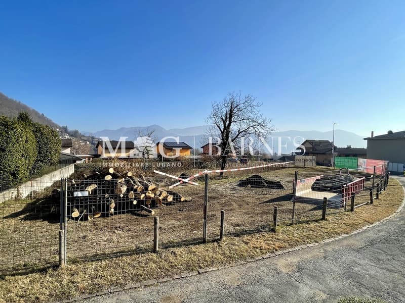 Pura: Terreno edificabile 1.183 mq, 591 mq SUL, posizione soleggiata (2)