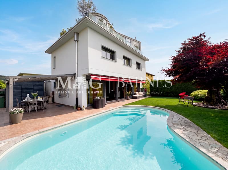 Mendrisio, Stabio: Grande casa unifamiliare con giardino e piscina (1)