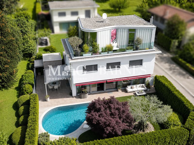 Mendrisio, Stabio: Grande casa unifamiliare con giardino e piscina (2)
