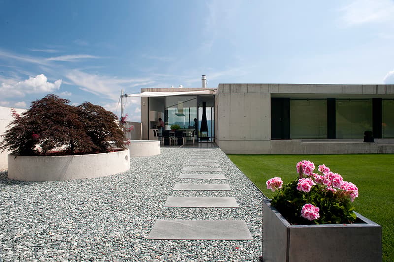 Villa moderna con giardino e piscina (3)