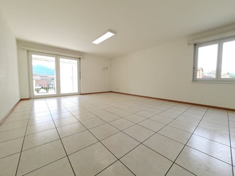AFFITTASI 4.5 LOCALI A CASLANO (4)