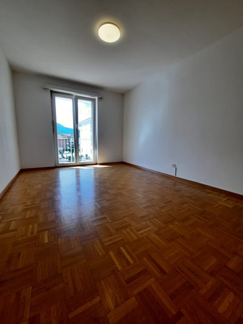 AFFITTASI 4.5 LOCALI A CASLANO (12)