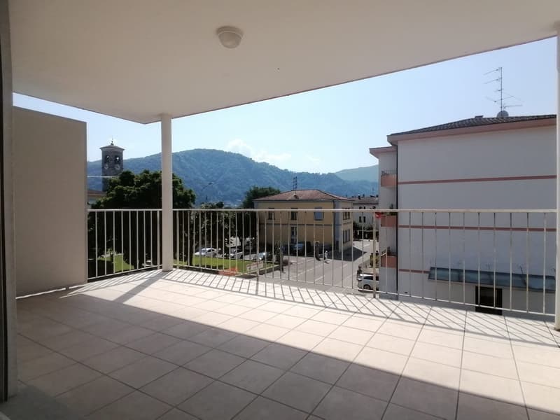 Zwei Lokale mit Balkon in Caslano zu vermieten (1)
