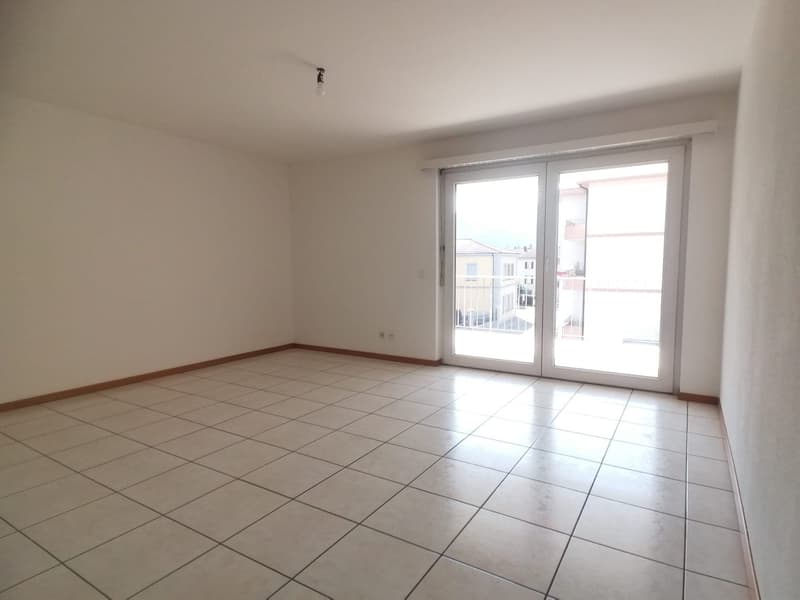 Zwei Lokale mit Balkon in Caslano zu vermieten (3)