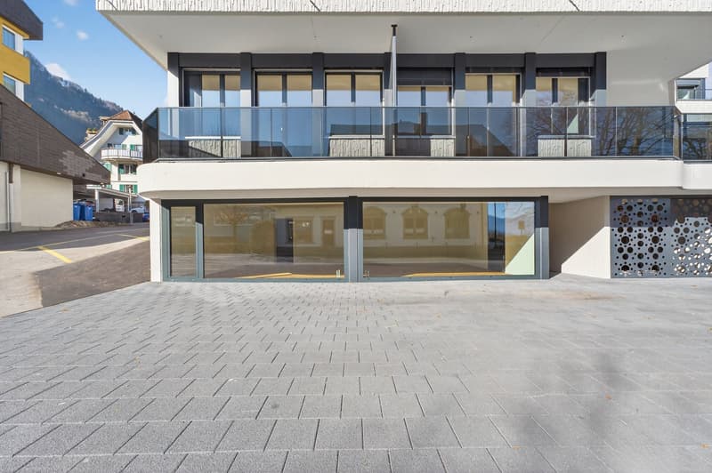 Attractive commercial space at the village square in Hergiswil (1)
