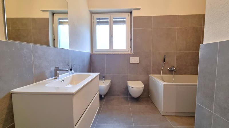 4.5 locali rinnovato a Losone - 4.5 Zimmer Wohnungen in Losone renoviert (5)