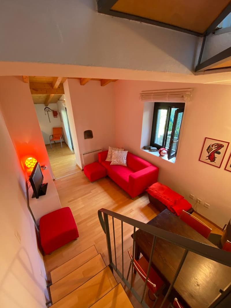 Einfamilienhaus mit Möbeln, Veranda und eigenem Garten in ruhiger und sonniger Lage (2)