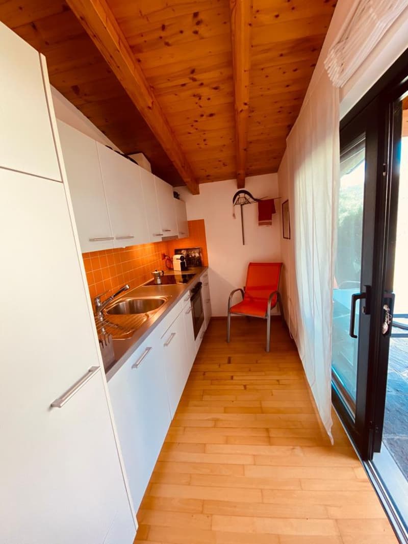Einfamilienhaus mit Möbeln, Veranda und eigenem Garten in ruhiger und sonniger Lage (7)