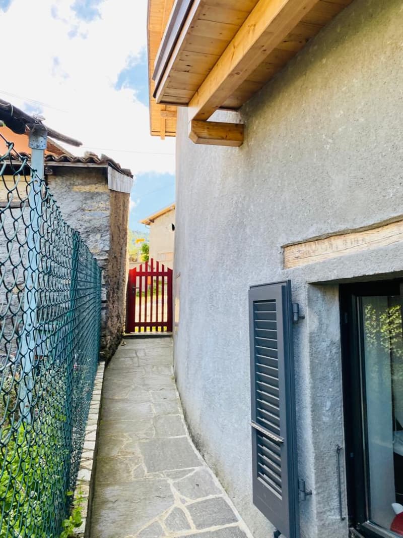 Einfamilienhaus mit Möbeln, Veranda und eigenem Garten in ruhiger und sonniger Lage (15)