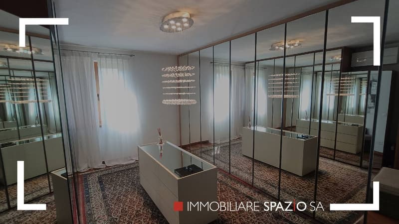 Esclusiva Villa Fronte Lago con darsena privata (12)