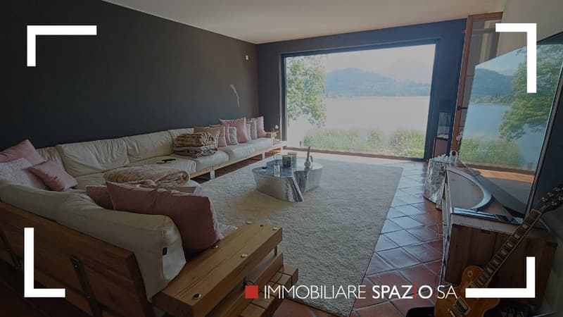 Esclusiva Villa Fronte Lago con darsena privata (11)