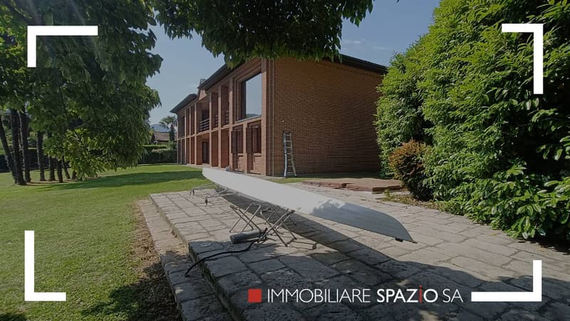 Esclusiva Villa Fronte Lago con darsena privata (13)