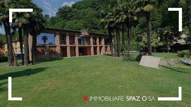 Esclusiva Villa Fronte Lago con darsena privata (4)
