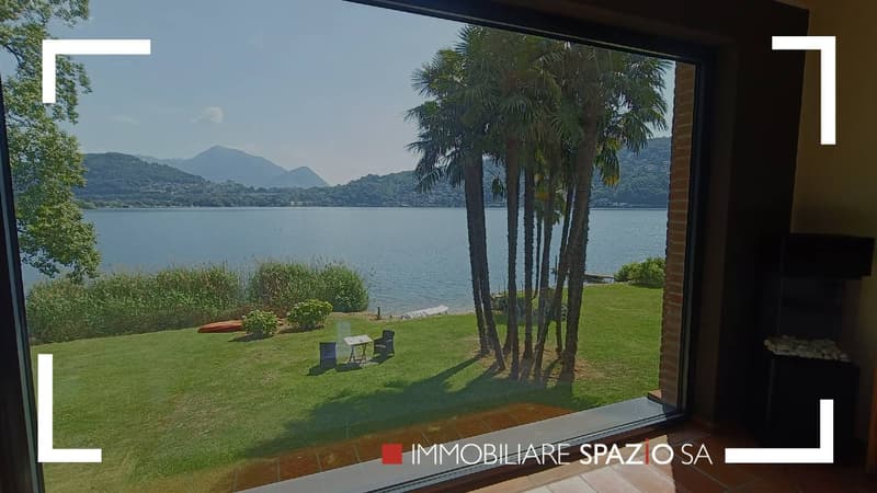 Esclusiva Villa Fronte Lago con darsena privata (7)