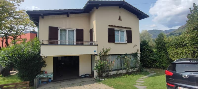 Incantevole casa unifamiliare a Vacallo – 4.5 locali con giardino (1)