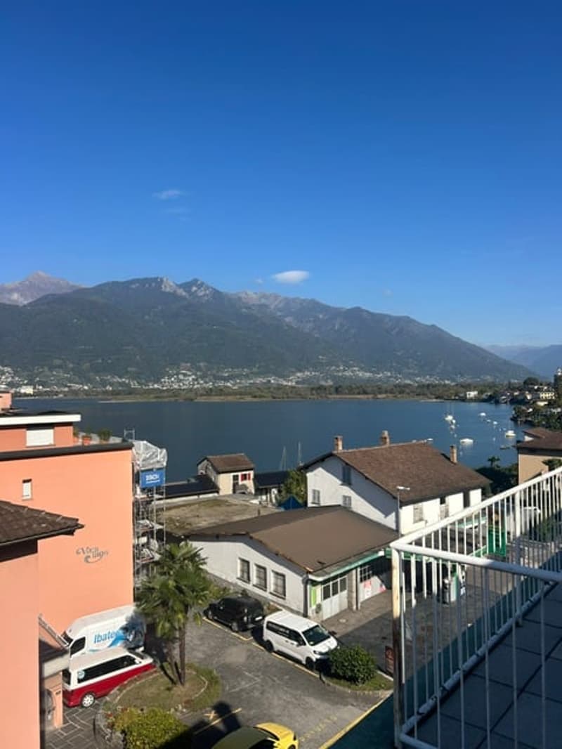 Prestigioso attico con vista lago e ampie terrazze (8)