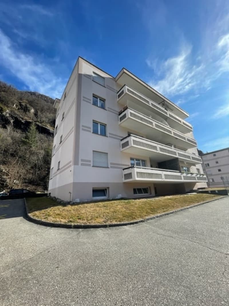 Edificio residenziale plurifamiliare in vendita a Cresciano (1)