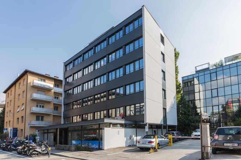 Bright 3-room office for rent in Lugano – Via Luigi Canonica 4 (1)