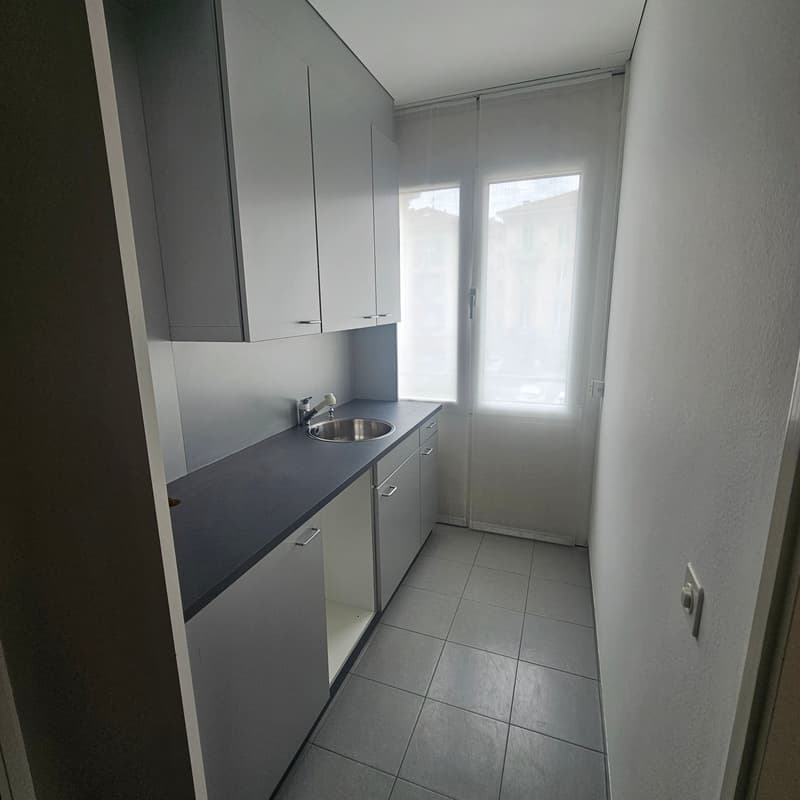 Bright 3-room office for rent in Lugano – Via Luigi Canonica 4 (10)