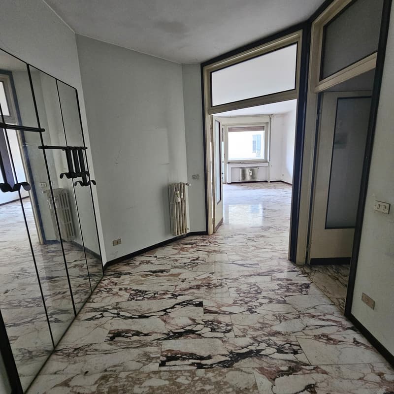 Spacious 4.5-room apartment for sale in Varese – Via Felice Orrigoni 2 (2)