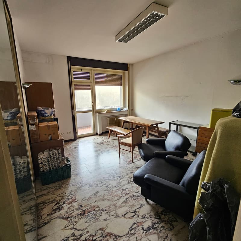 Wohnung 3.5 Zimmer mit Balkon und Parkplatz in Varese (3)