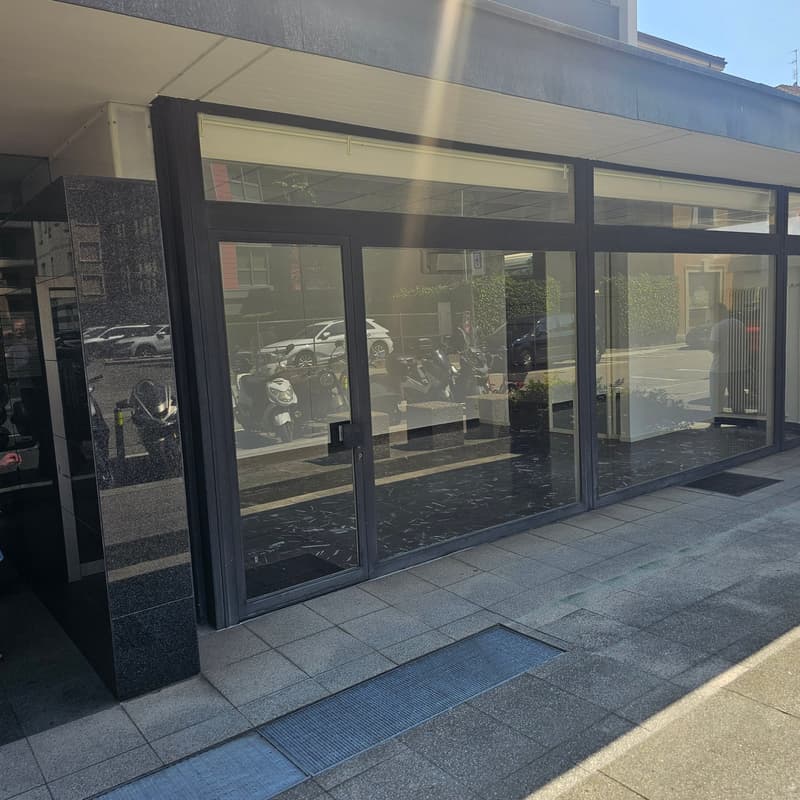 Locale commerciale in affitto a Lugano – Via Luigi Canonica 4 (2)