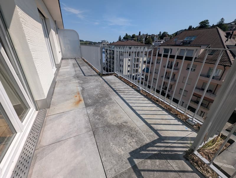 Helle Attikawohnung mit grossem Balkon (8)