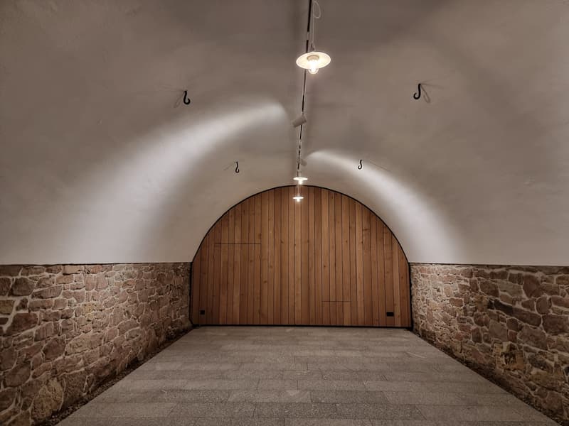 Gewölbekeller links