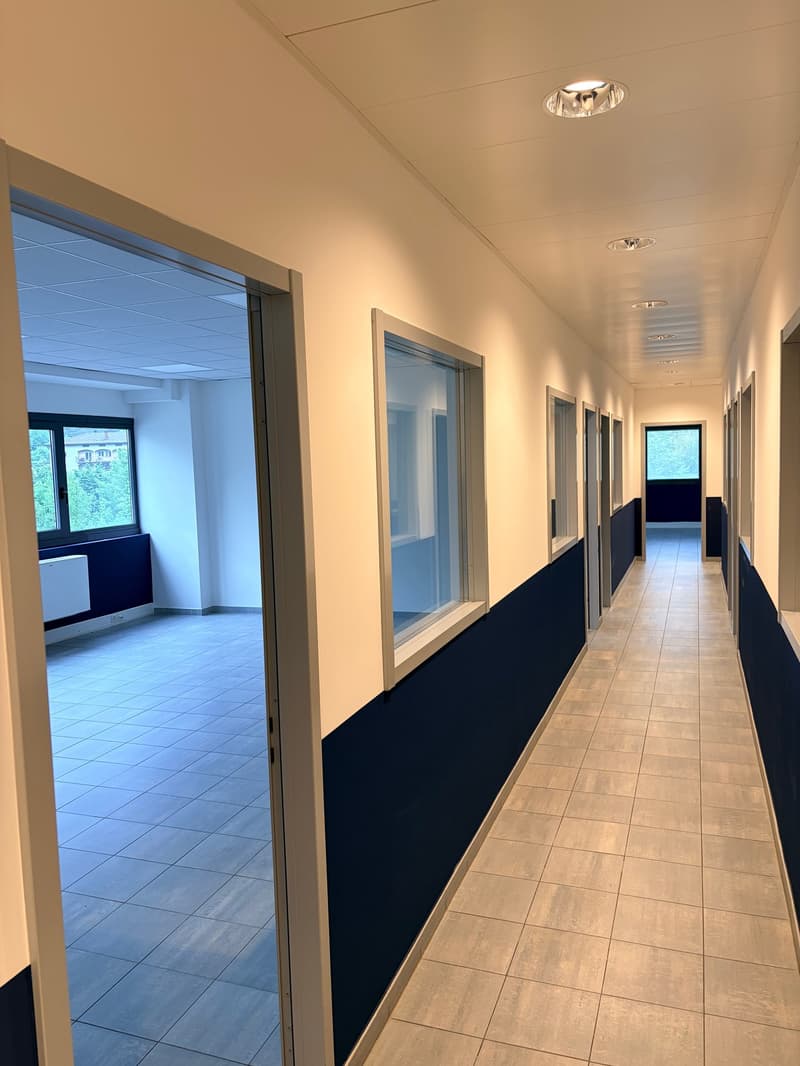 Gravesano - Grands bureaux modernes à louer avec places de parking (5)