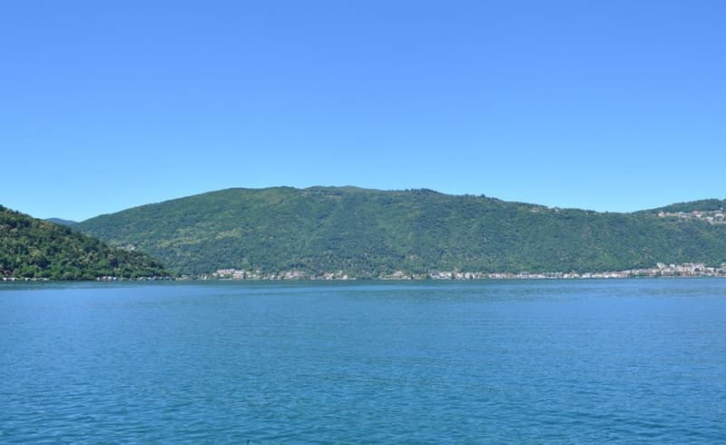 Attico con grande terrazza affacciato sul lago di Lugano (1)