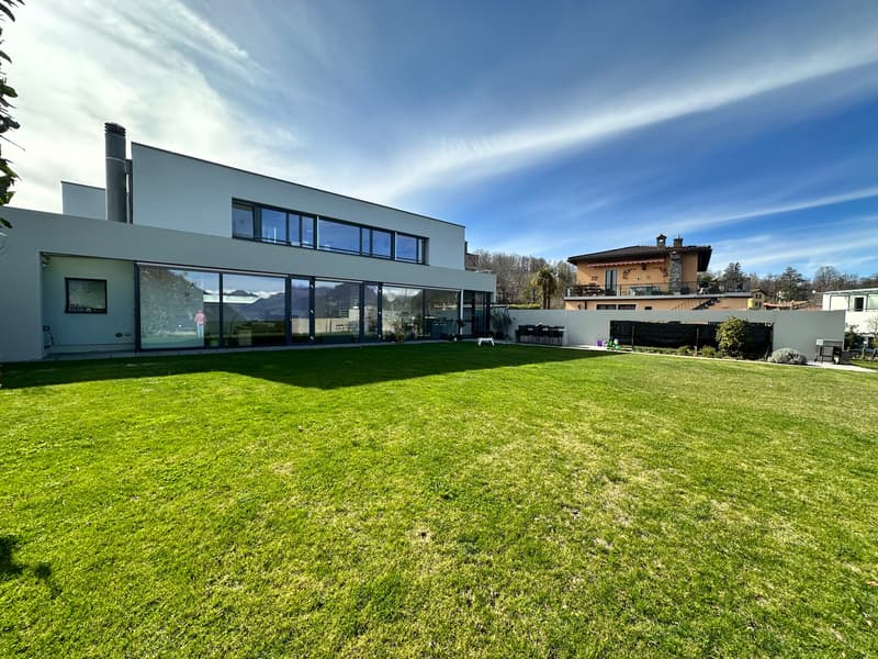 Casa Moderna con giardino e parziale vista lago a Lugano-Carona (2)