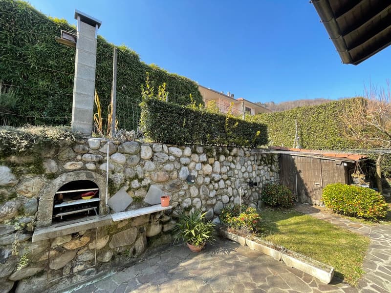 Villa with garden in Cadegliano Viconago (4)