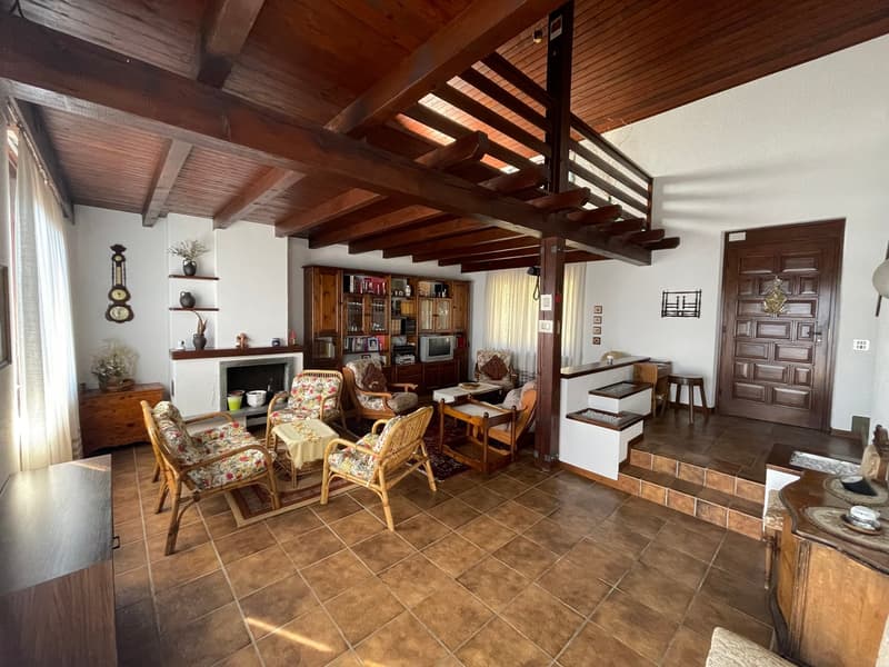 Villa with garden in Cadegliano Viconago (6)