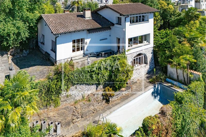 Villa in posizione privilegiata ad Ascona con vista sul lago (1)
