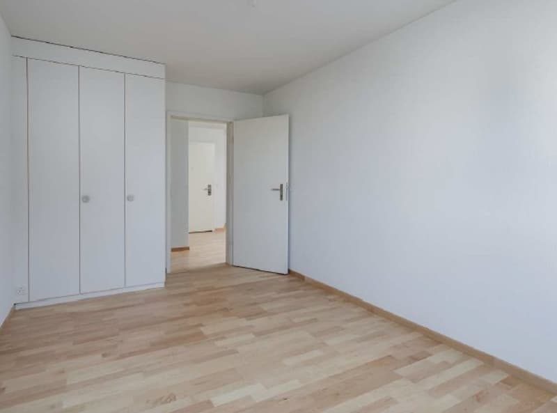 Zimmer mit Einbauschrank.jpg