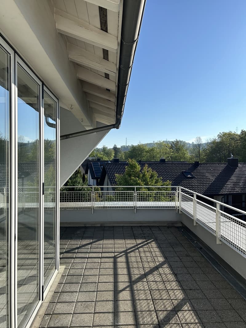 4 1/2-Zimmer-Maisonette-Dachwohnung (1.OG/DG) mit Terrasse (2)