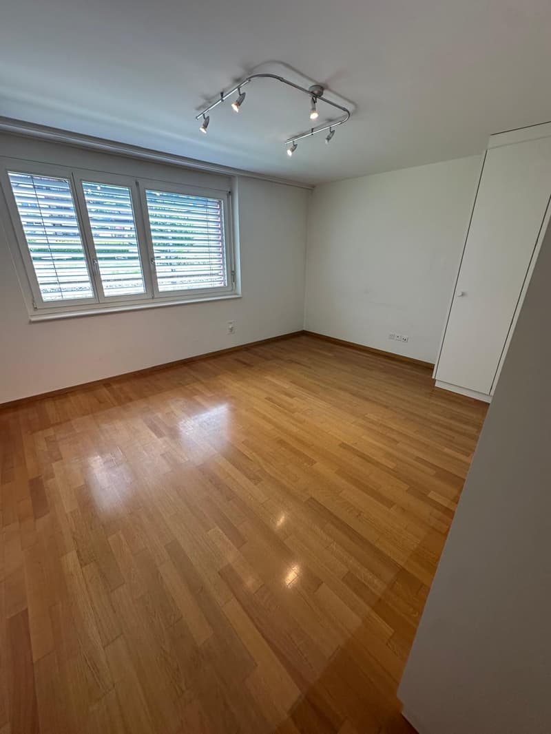 Appartement moderne 4.5 pièces avec grande terrasse et vue panoramique à Oberwil près de Zug (11)