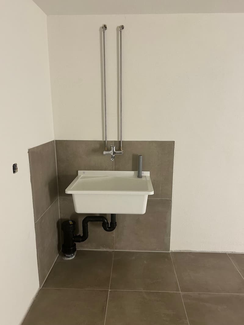 Available immediately: Storage room with garage parking space for rent – centrally located in Steinhausen! (4)