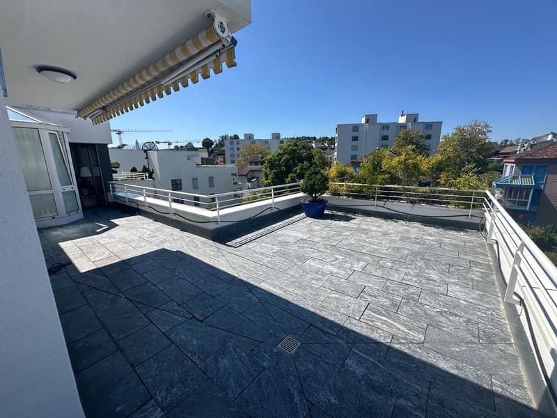 4,5-Zimmer-Attika-/Penthouse-Wohnung mit Panoramaterrasse in Cham (2)