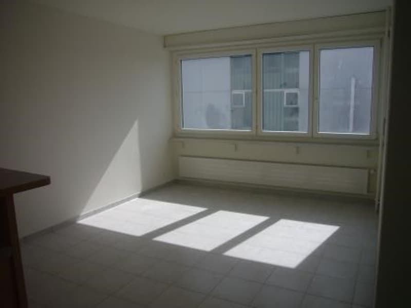 empty room, white tiles, large windows, radiator