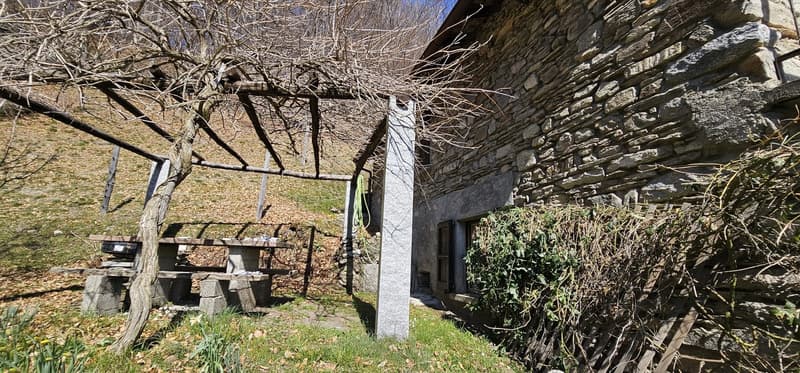 Affascinante casa rustica con vista panoramica a Gola di Lago (13)