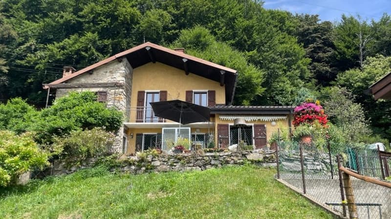 Affascinante casa rustica con vista panoramica a Gola di Lago (3)