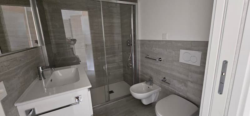 Moderno appartamento 2.5 locali con vista panoramica a Lugano (8)