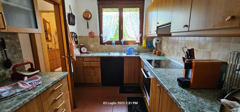 Accogliente appartamento di 3.5 locali a Cademario con piscina e vista panoramica (7)