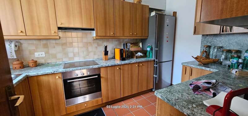 Accogliente appartamento di 3.5 locali a Cademario con piscina e vista panoramica (8)
