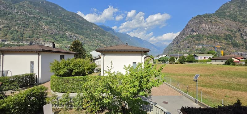 Elegante abitazione con ampio giardino, garage e caratteristico grottino (21)