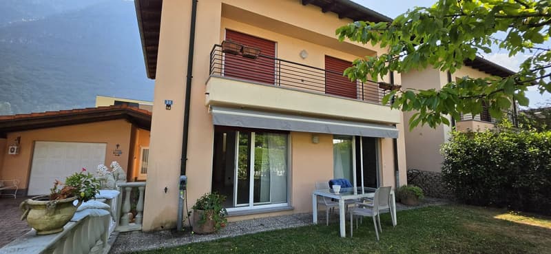 Elegante abitazione con ampio giardino, garage e caratteristico grottino (10)