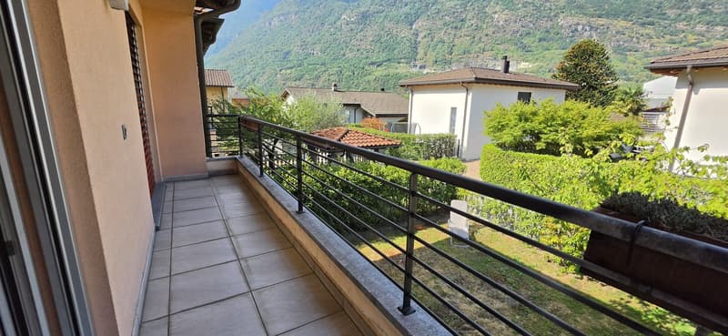 Elegante abitazione con ampio giardino, garage e caratteristico grottino (24)