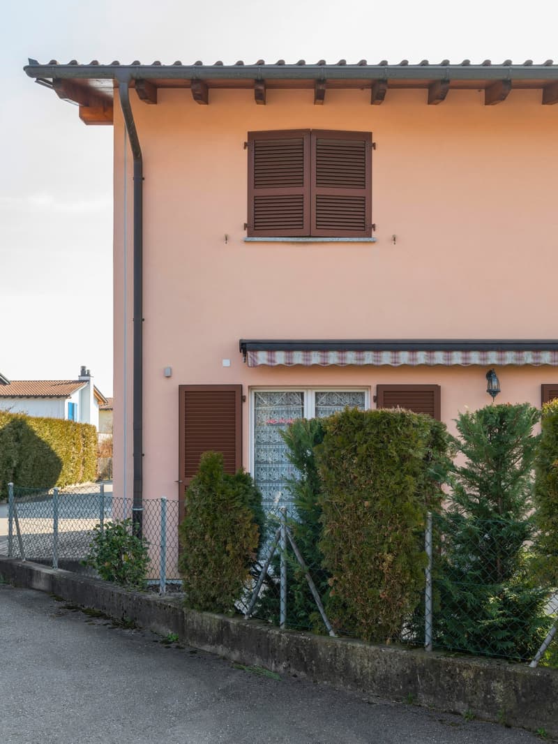 Maison charmante avec grand jardin à vendre (3)